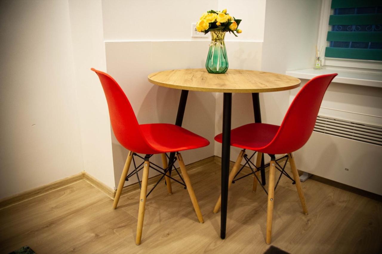 Світло Цілодобово Apartments In The City Center Lviv Buitenkant foto