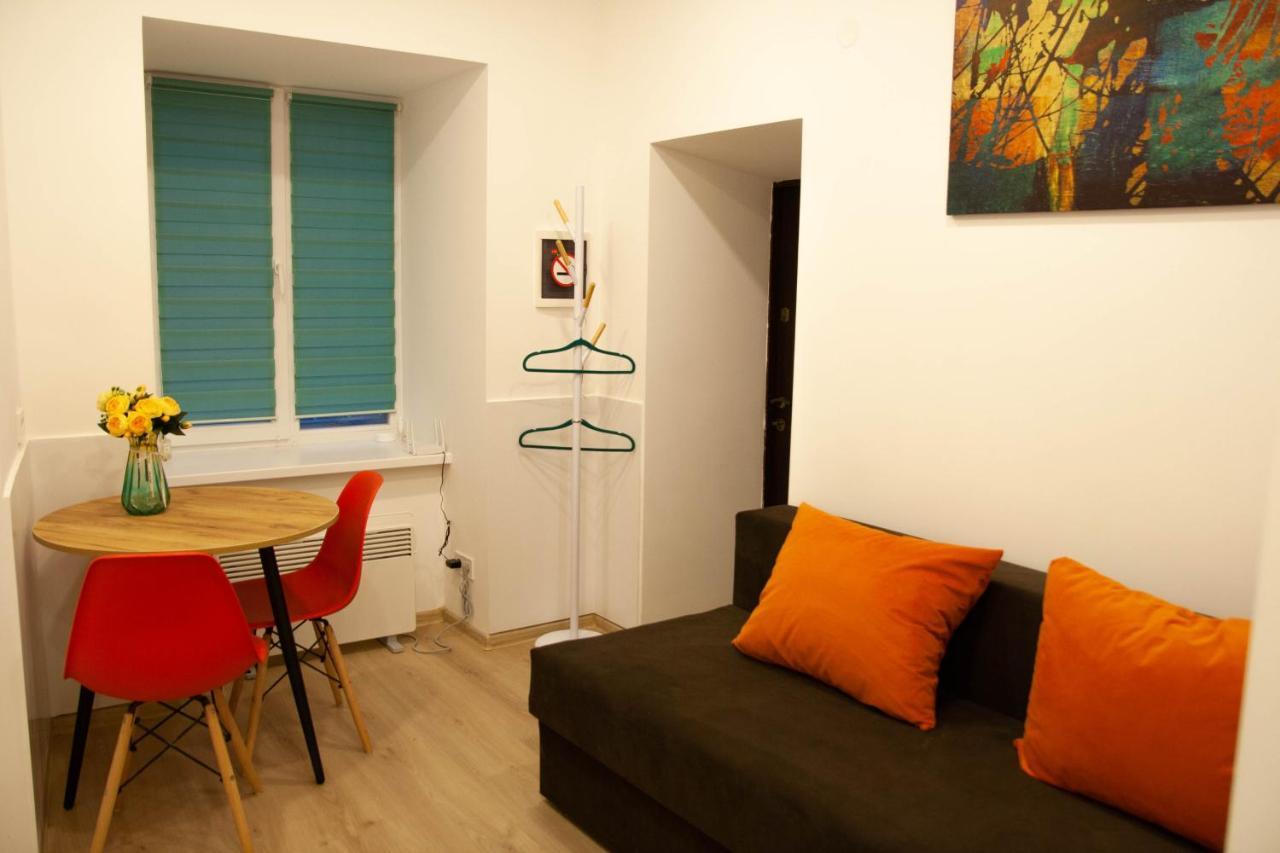 Світло Цілодобово Apartments In The City Center Lviv Buitenkant foto